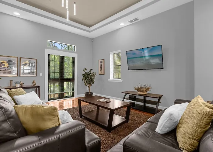 4Br Disney Family Townhouse Resort In Orlando - With Resort Pool, Gym, Games, & Jacuzzi