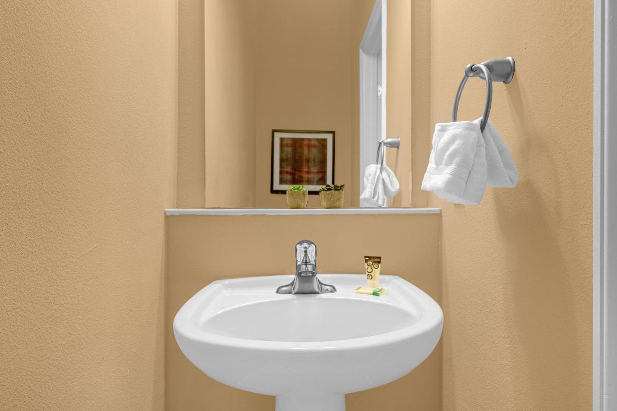 Casa vacanze 4br Family Townhouse In - With Pool, Gym, Games, & Jacuzzi *