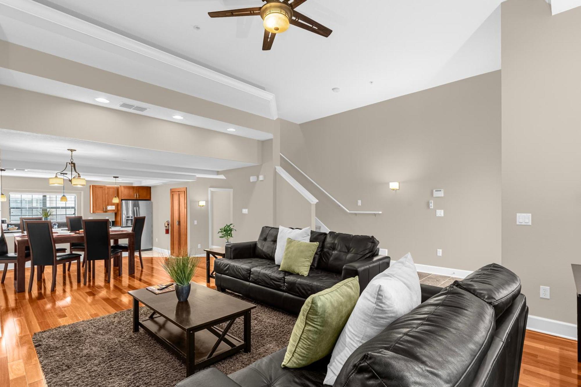 Casa vacanze 4br Family Townhouse In - With Pool, Gym, Games, & Jacuzzi *